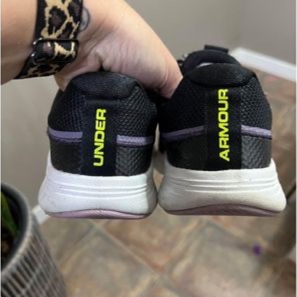 Womens size 7.5 under armour shoes - Picture 2 of 5